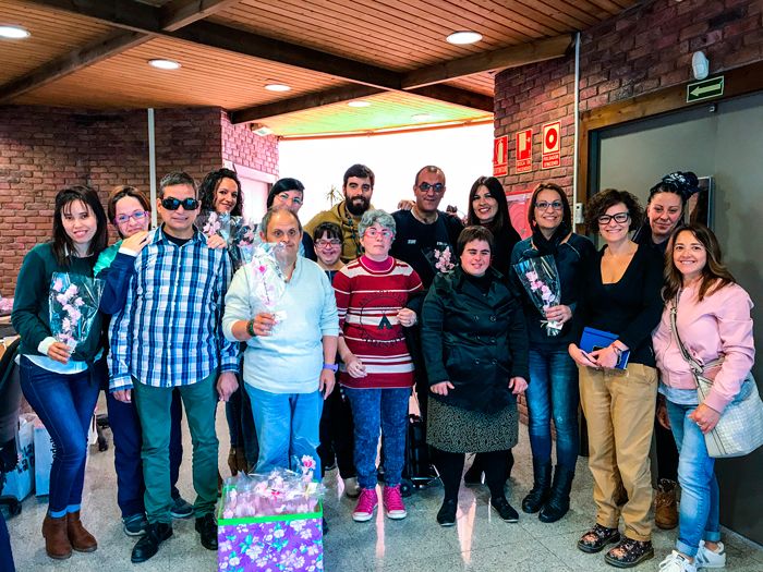 STP Group empresa de tecnologia y Caviga celebran el dia de Sant Jordi en Viladecans